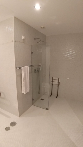 Bathroom 3, Moov Hotel Évora, Évora