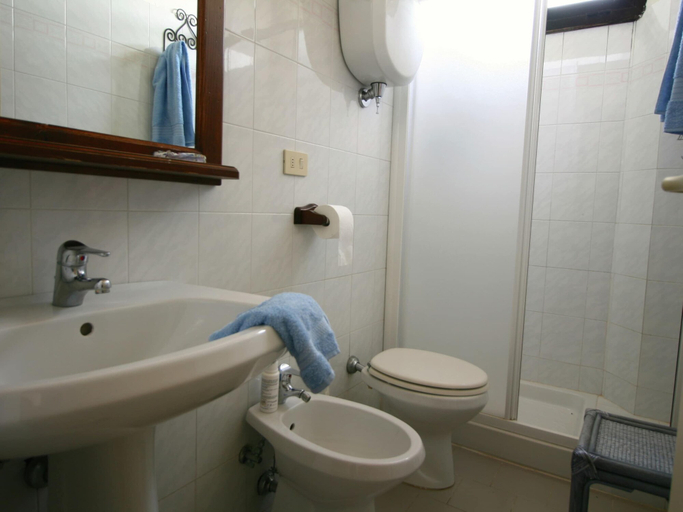 Bathroom, Rustic Tuscan Farmhouse, Siena