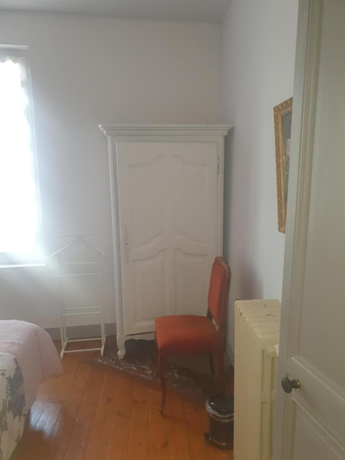 Bedroom 2, Maison centre ville gare Cognac, Charente