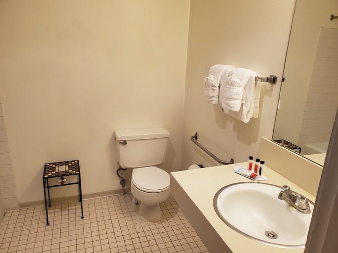 Bathroom 4, Studio Lodge Laramie, Albany