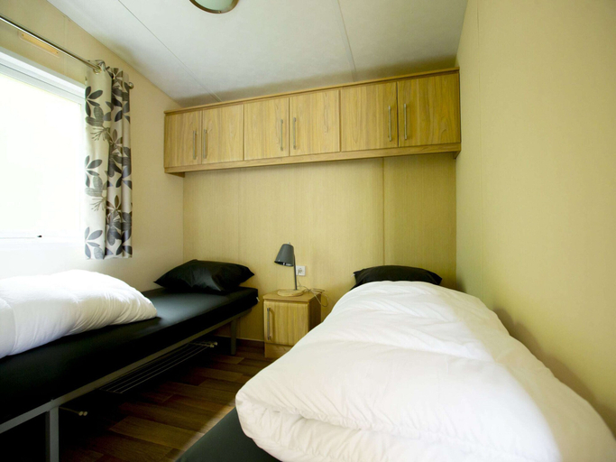 Bedroom 4, Lodge in Duinhoeve Near Dunes & Playground, Tilburg