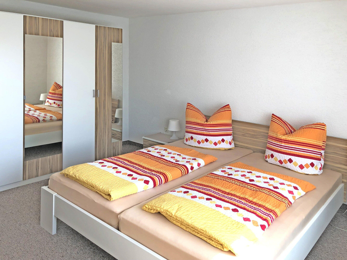 Bedroom 2, Gartenwohnung Gossweinstein, Forchheim