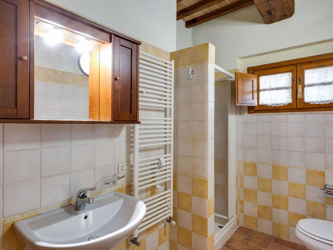 Bathroom, Apartment in Tuscany With Pool and Scenic Views, Siena