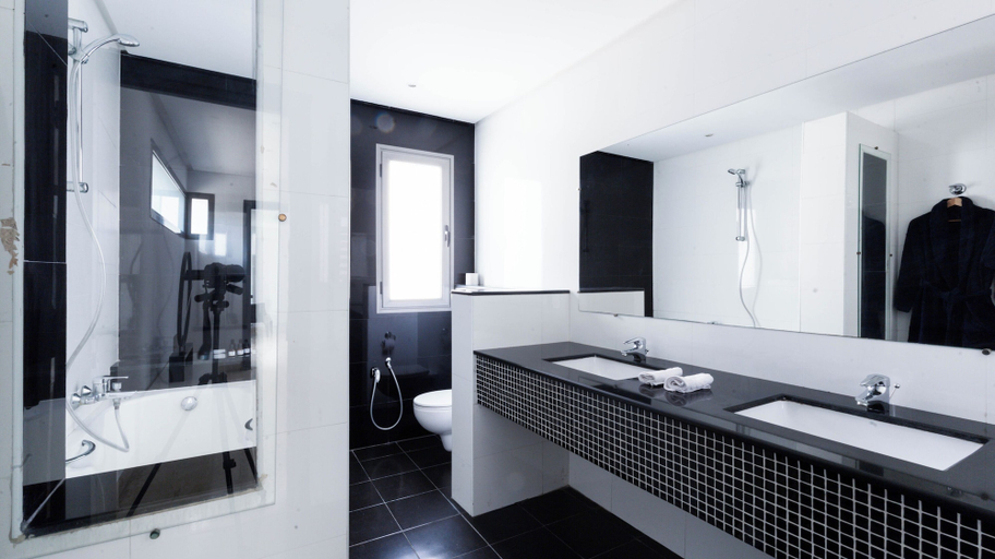 Bathroom 3, Opéra House, La Marsa