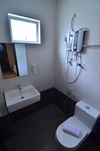 Bathroom 4, Square Inn, Larut and Matang