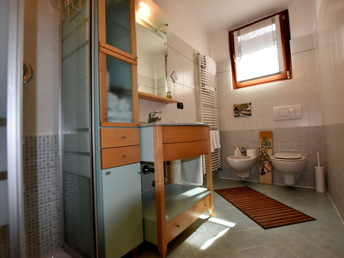 Bathroom, Flat in Villa, With Garden, Barbecue, Brescia