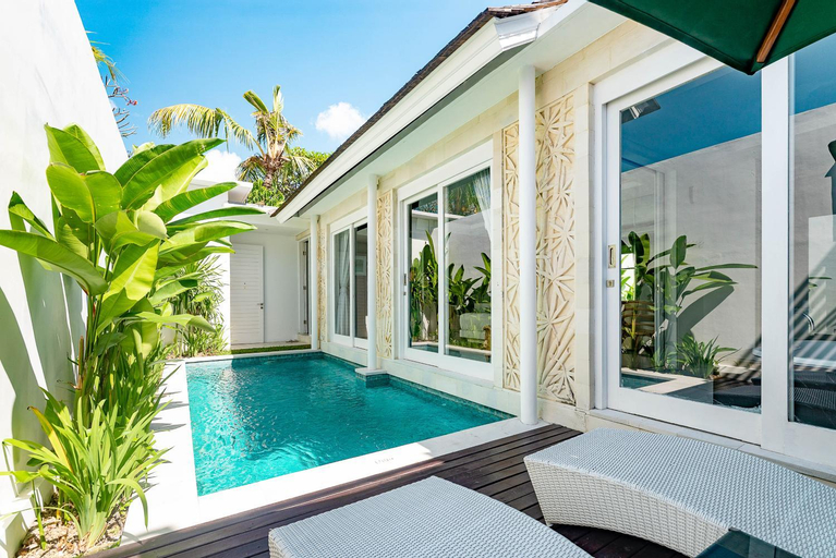 Swimming Pool 13