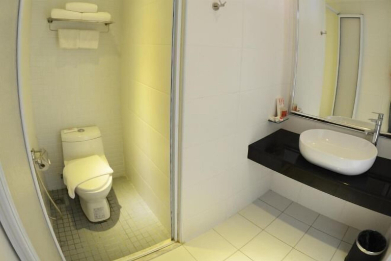 Bathroom 12