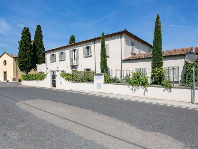 Exterior & Views 2, Plush Holiday Home in Cortona with Hot Tub, Arezzo