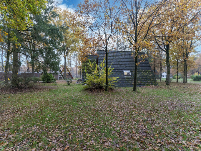 Garden 5, Woodland Bungalow w/ BBQ, Weert