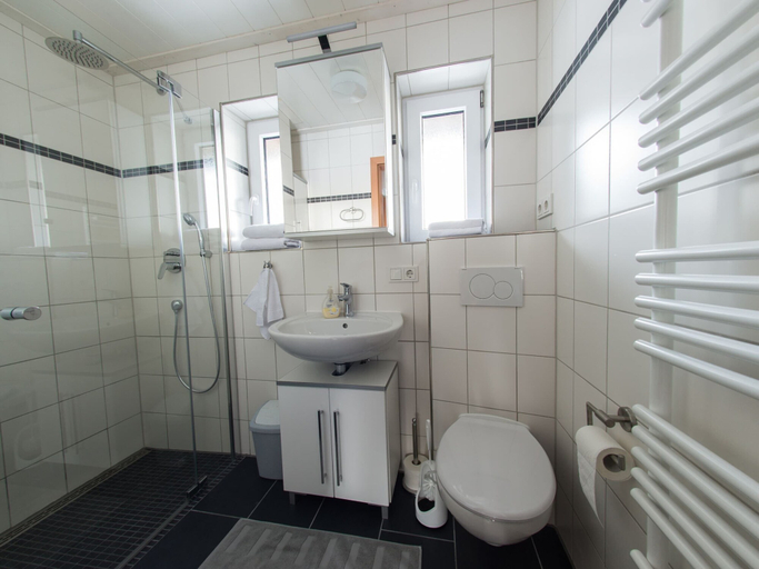Bathroom, Ruhiges Apartment mit Sauna, Burggen, Weilheim-Schongau