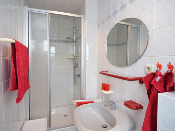 Bathroom, Small and Cozy Apartment in Frauenwald near Forest, Ilm-Kreis