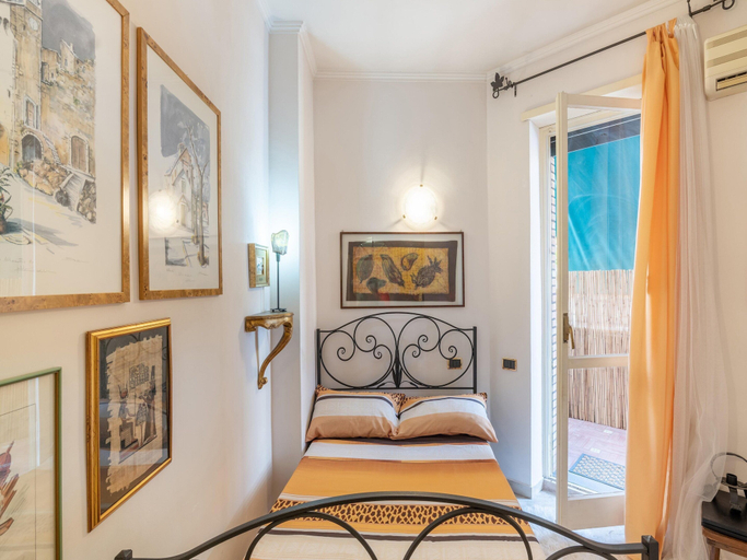 Room 4, Apartment in Rome With Balcony, Rome