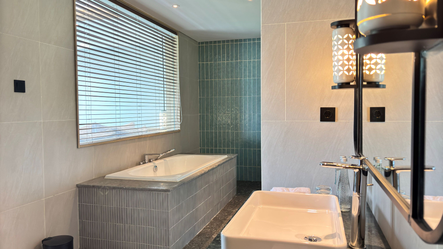 Bathroom 11