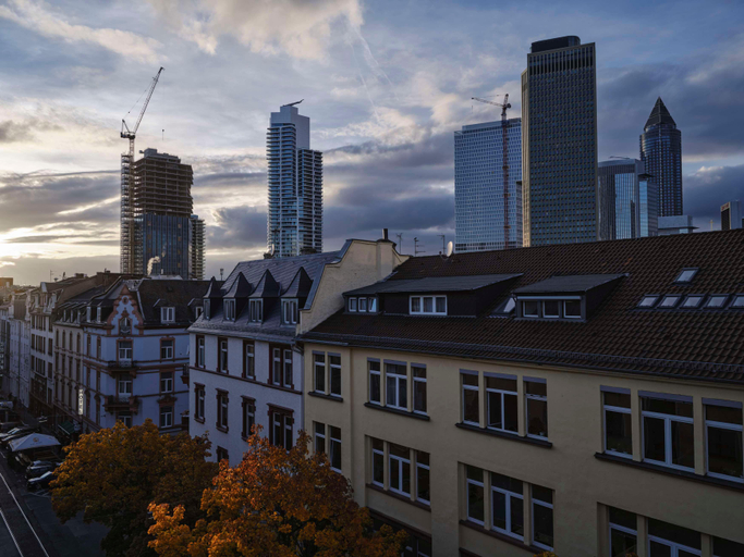 Exterior & Views 29