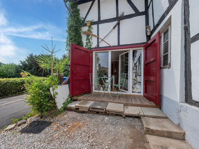 Reception 4, Pretty Holiday Home in Schleiden With Balcony and Barbecue, Euskirchen