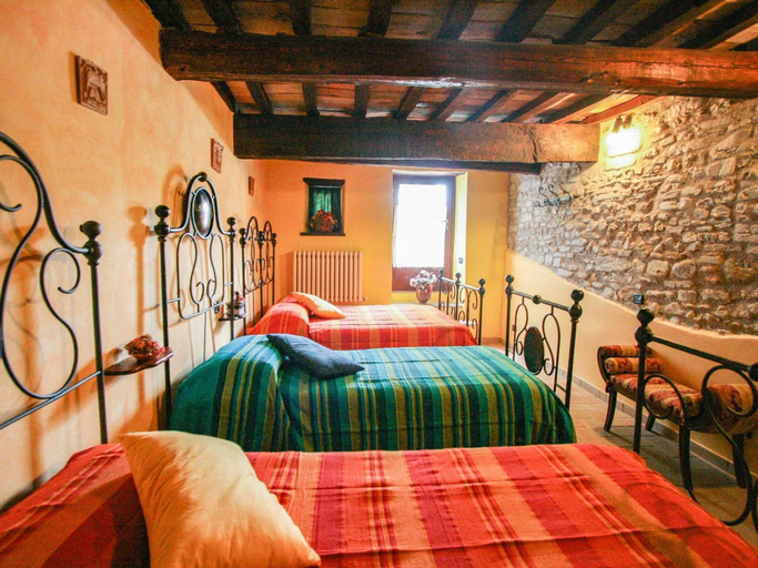 Room 3, Your Piobbico Holiday Home, Pesaro E Urbino