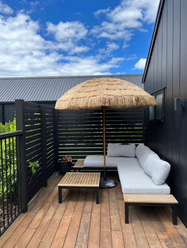 Others 3, Paradise By The Beach - Sleeps 2 - with a pool, Thames-Coromandel