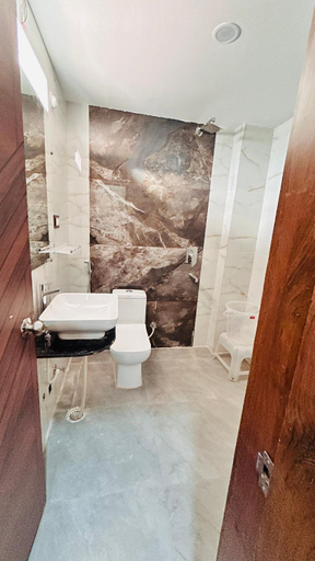 Bathroom 4, Rao resort, Satna