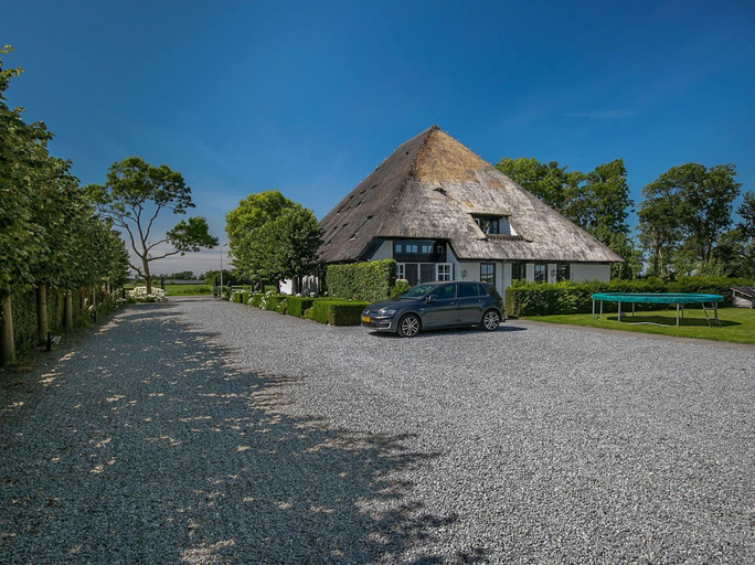 Exterior 3, Spacious Holiday Home De Pauwenhof, Heiloo