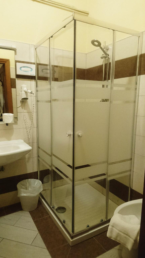 Bathroom 11