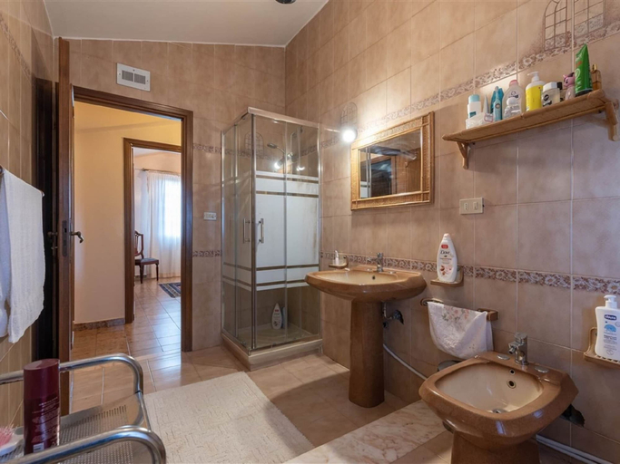 Bathroom 4, Marvellous Holiday Home near Palermo with Pool & Garden, Palermo