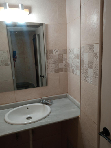 Bathroom 2, La Tortuga Lodging RoomS, Cádiz