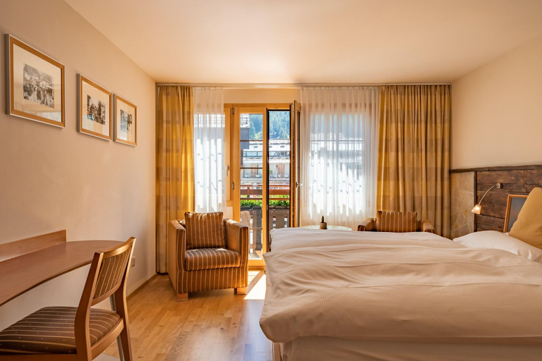 Bedroom 2, Hotel Pollux, Visp