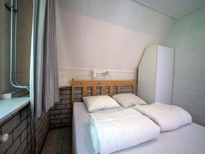 Room 2, Holiday Home in Eerbeek With Terrace, Brummen