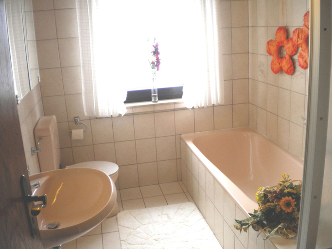 Bathroom, Wohnung in Silbecke mit Garten, Olpe
