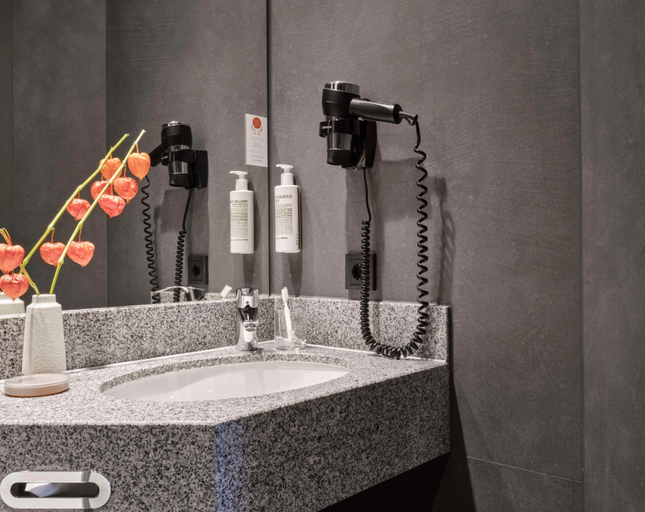 Bathroom 23