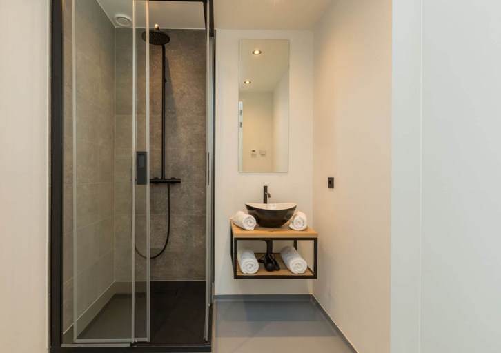 Bathroom 4, Apartment in Sint-annaland With Water Views, Tholen