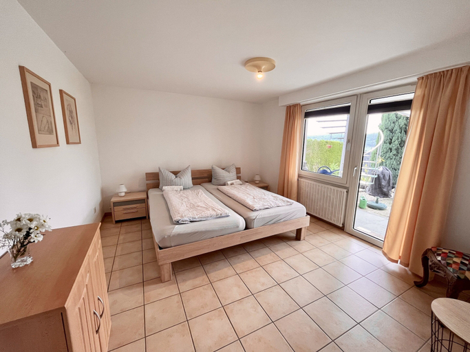 Bedroom 3, Malerisches Ferienhaus in Reil, Bernkastel-Wittlich