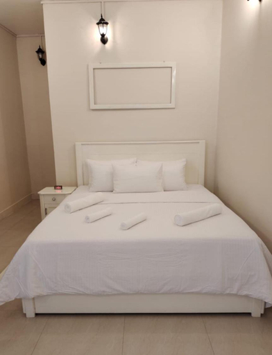 Bedroom, Covingtons Hotel, Eravur Town