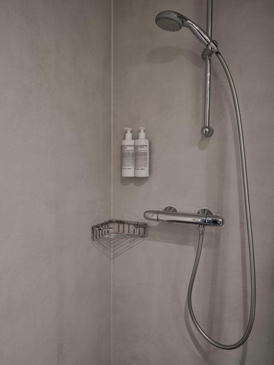 Bathroom 22