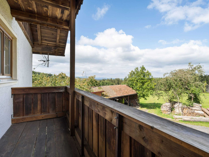 Others 5, Wohnung in Neukirchen mit Skifahren & Pool, Cham