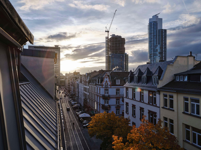 Exterior & Views 30