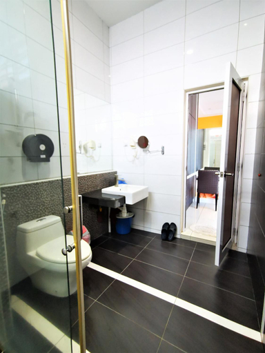 Bathroom 2, Warni Villa 13, Muar