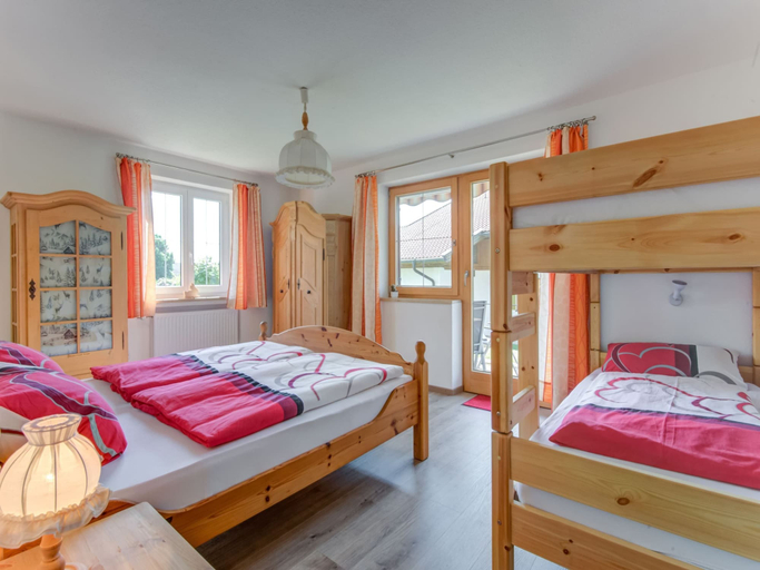 Room 2, Flat in Wildsteig With Furnished Garden, Weilheim-Schongau
