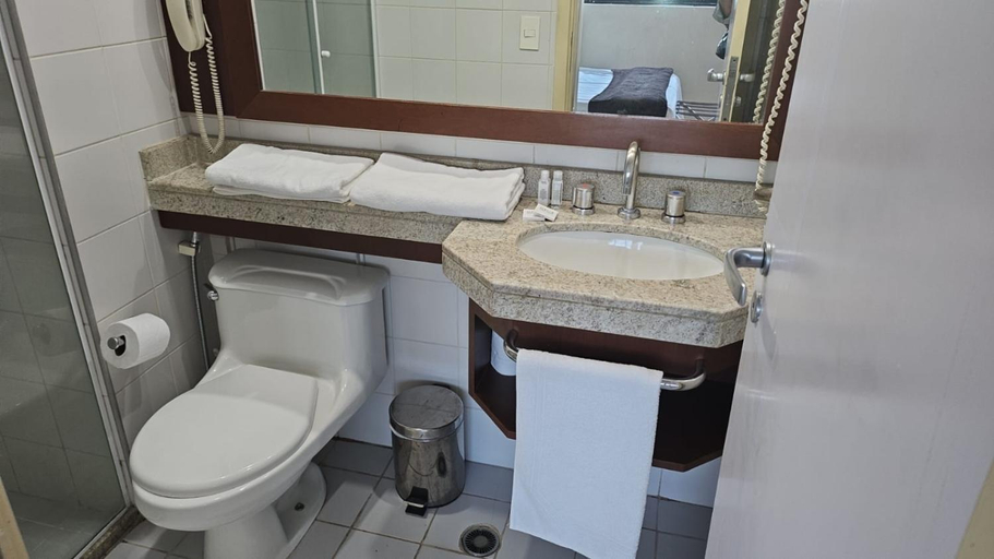 Bathroom 4, Hotel Av Ibirapuera 2534 UH 1806, São Paulo