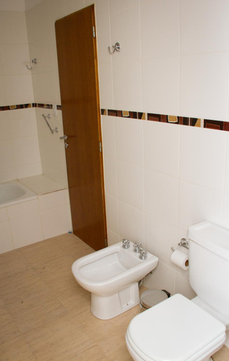 Bathroom 3, Los Arboles Apart, Ushuaia