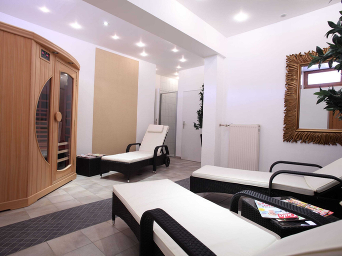 Bedroom 3, Apartment With Swimming Pool, Regen
