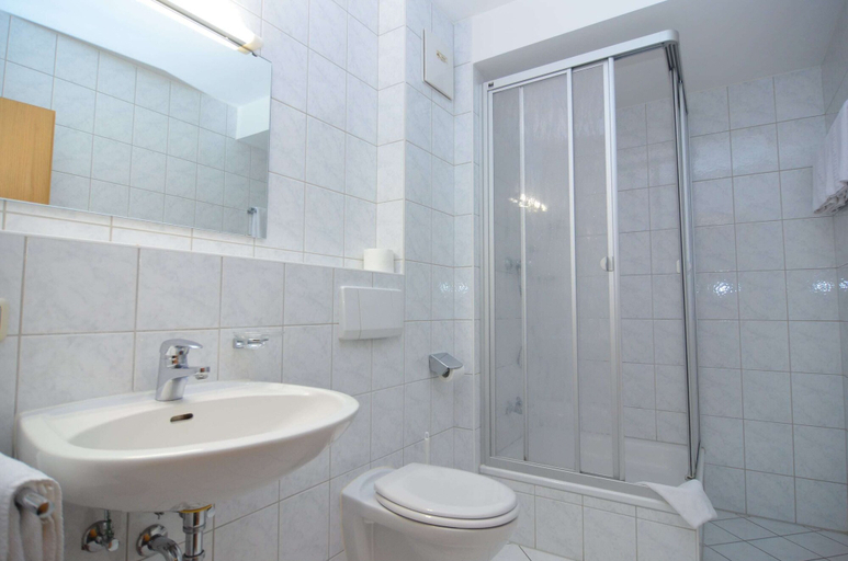 Bathroom 3, App. in Rotthalmunster Near the spa Triangle, Passau