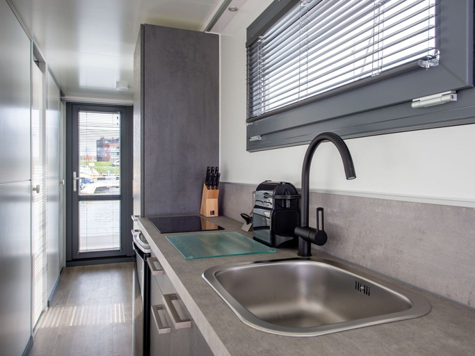 Private kitchen 5, Waterlodge in Kamperland by Veerse Meer, Noord-Beveland