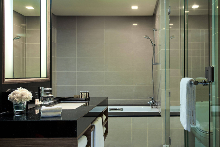 Bathroom 5, Renaissance Johor Bahru Hotel, Johor Bahru