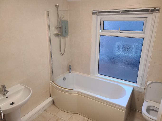 Bathroom 2, Comfort Near Riverside Stadium, Middlesbrough