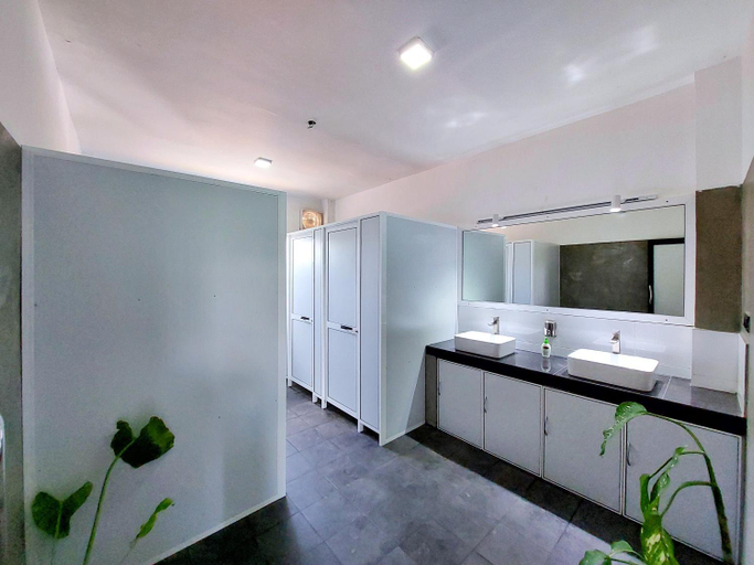 Bathroom 2, Catch Up Dambulla, Dambulla