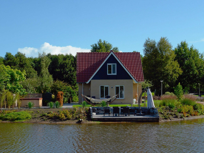 Primary image, House With Bubble Bath, at 20 km. From Assen, Midden-Drenthe