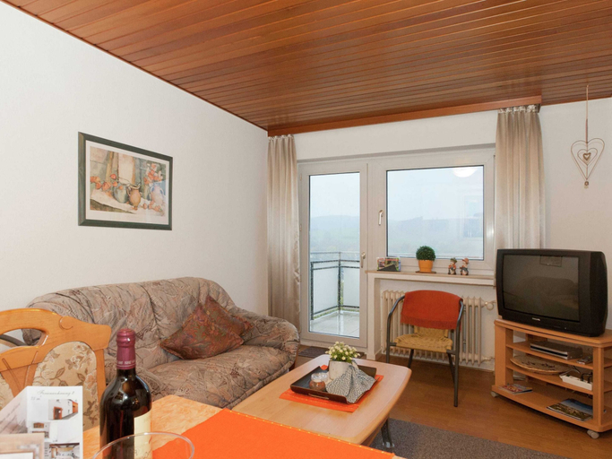 Bedroom 2, Ruhige Wohnung in Meschede im Sauerland mit Balkon, Hochsauerlandkreis