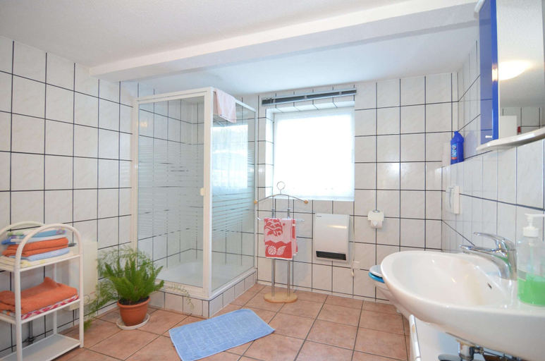 Bathroom 3, Neustadt 2BR with Garden, Ilm-Kreis